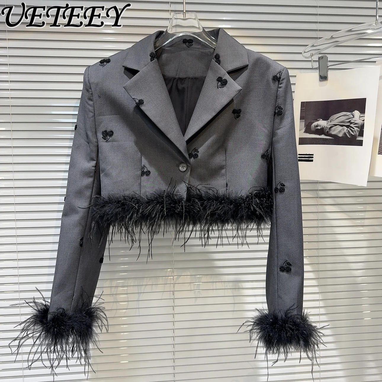 Новинка весна-осень нишевая Страусиная серая строчка + Вышитая мини-юбка