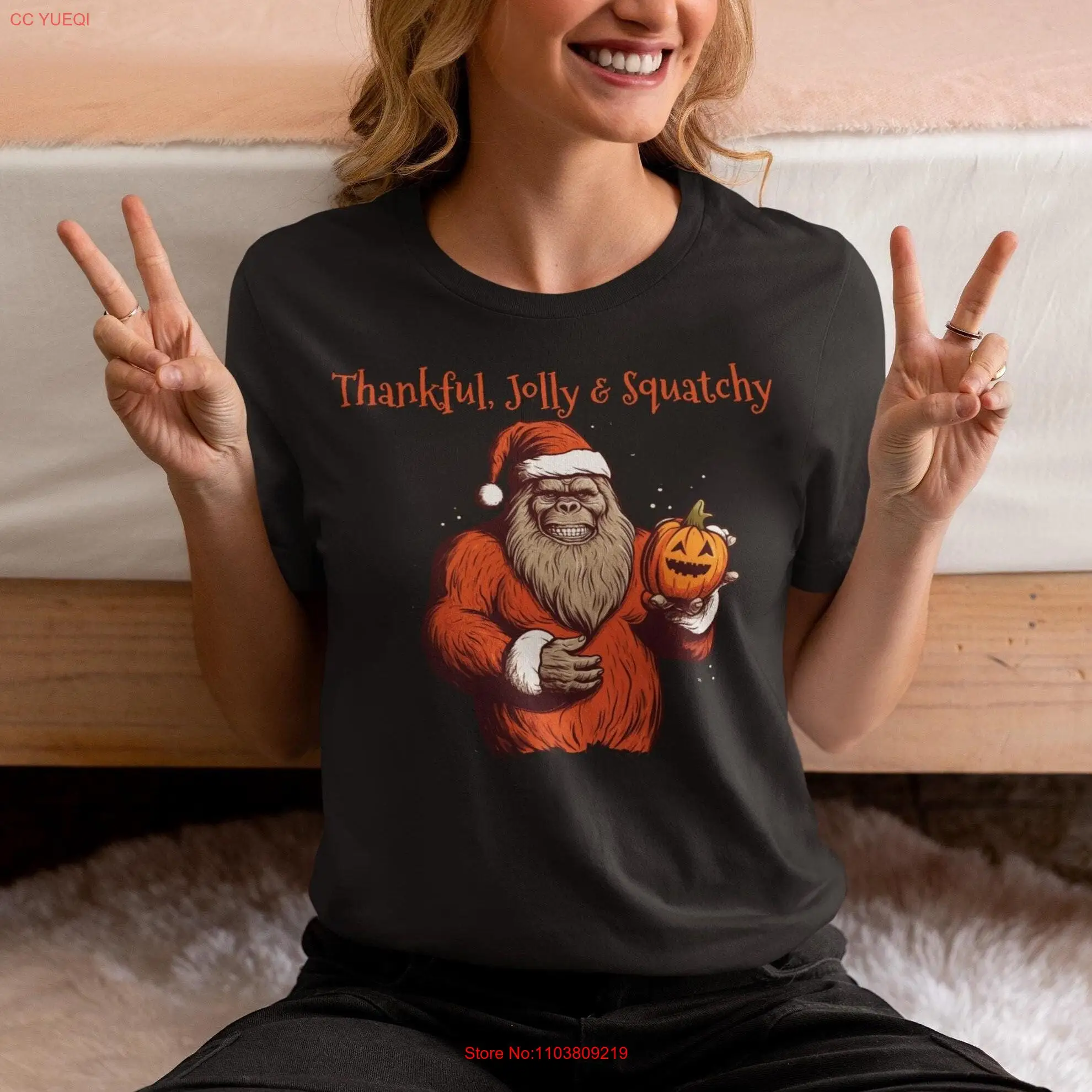 Фото Футболка Thankful Jolly Squatchy BigfooT для влюбленных Sasquatch, забавная праздничная футболка на Хэллоуин с длинными или короткими рукавами №1