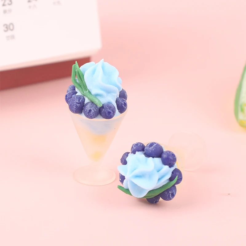 

1Pcs Mini Dollhouse Blueberry Milkshake Ice Cream Cup Dollhouse Food Kitchen Decoration Dolls House Accessories