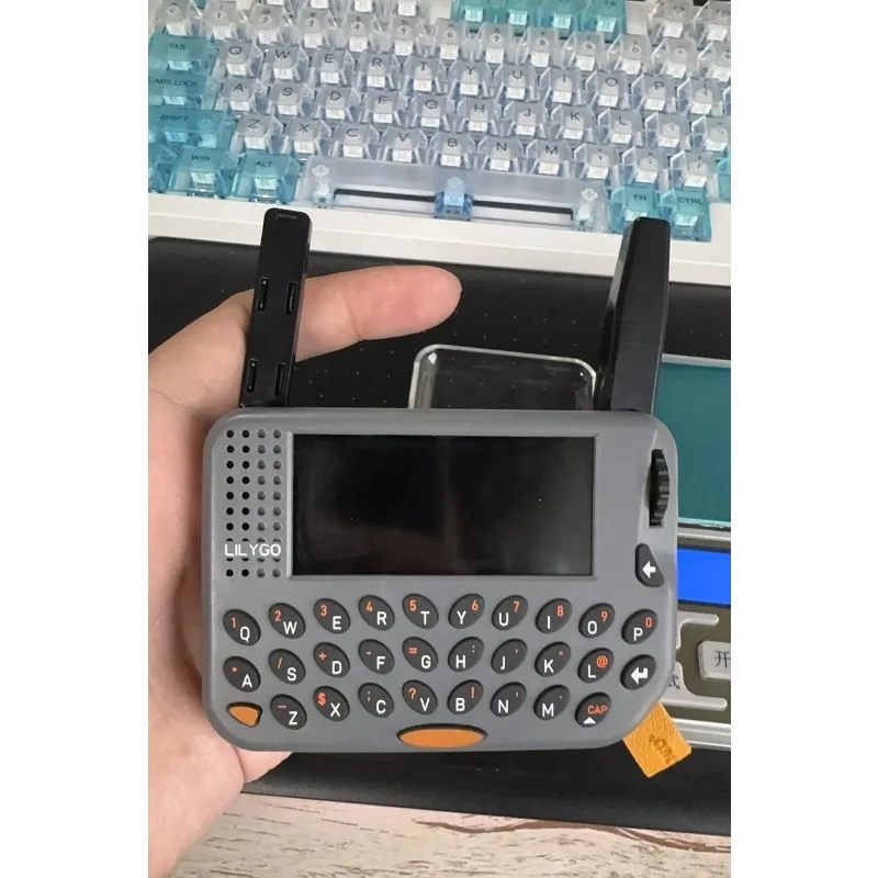 Фото Пейджер LILYGO T-Lora 2025 года ESP32-S3 LoRa SX1262, беспроводной радиочастотный модуль, двухрежимный RFID/NFC RTC GNSS, программируемый портативный AIoT Devic №3