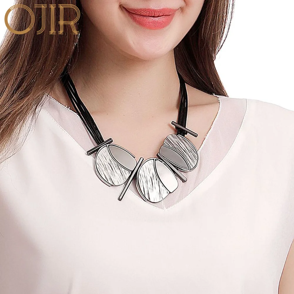 

New in Women's Neck Chokers Necklace Pendants Statement Costume Jewelry Chains 2023 Korean Fashion Suspension Trending Products