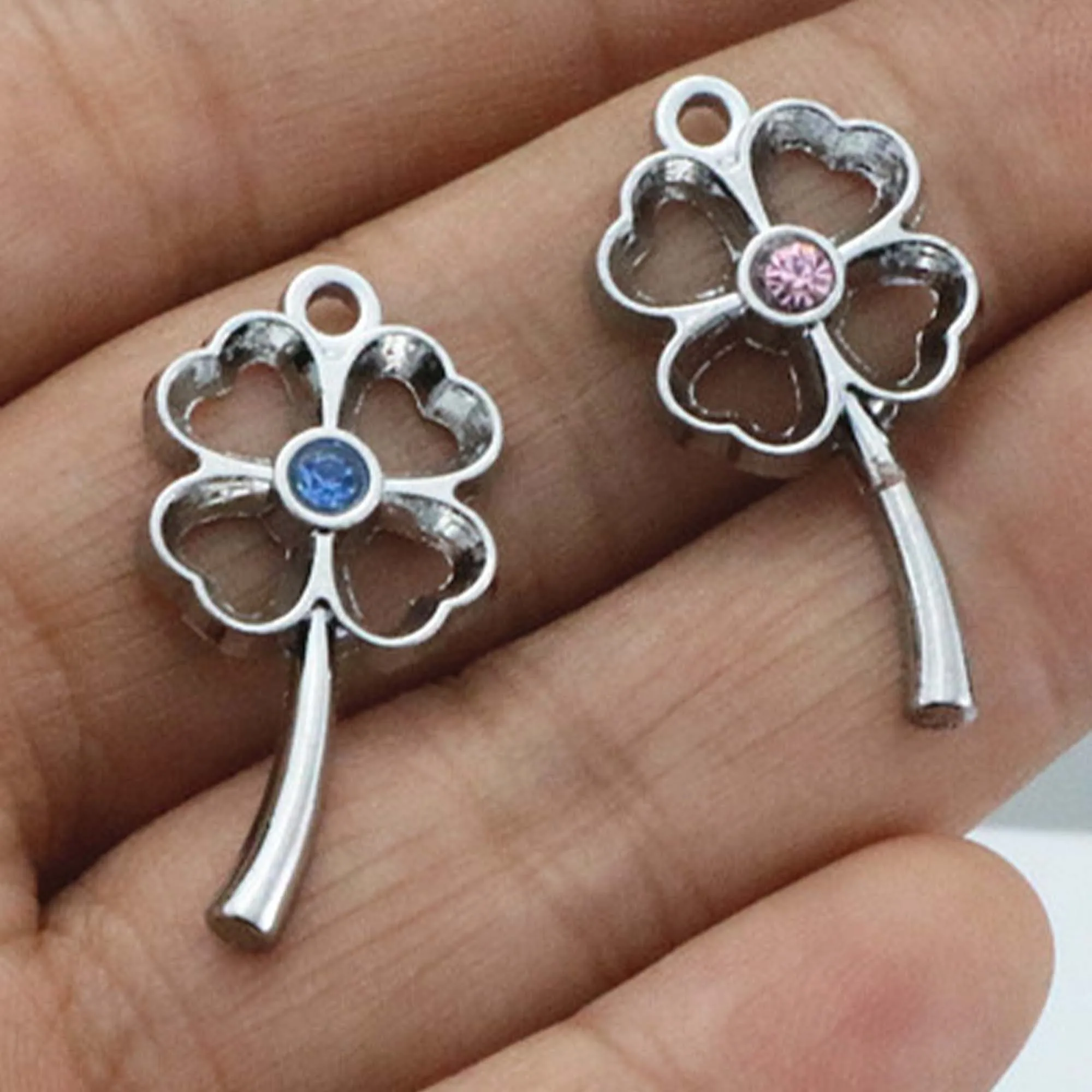 2PCS-20PCS/Lot 28x21mm Vintage Hollow Clover Pendant DIY Men and Women Necklace Bracelet Keychain Jewelry Charm Accessories