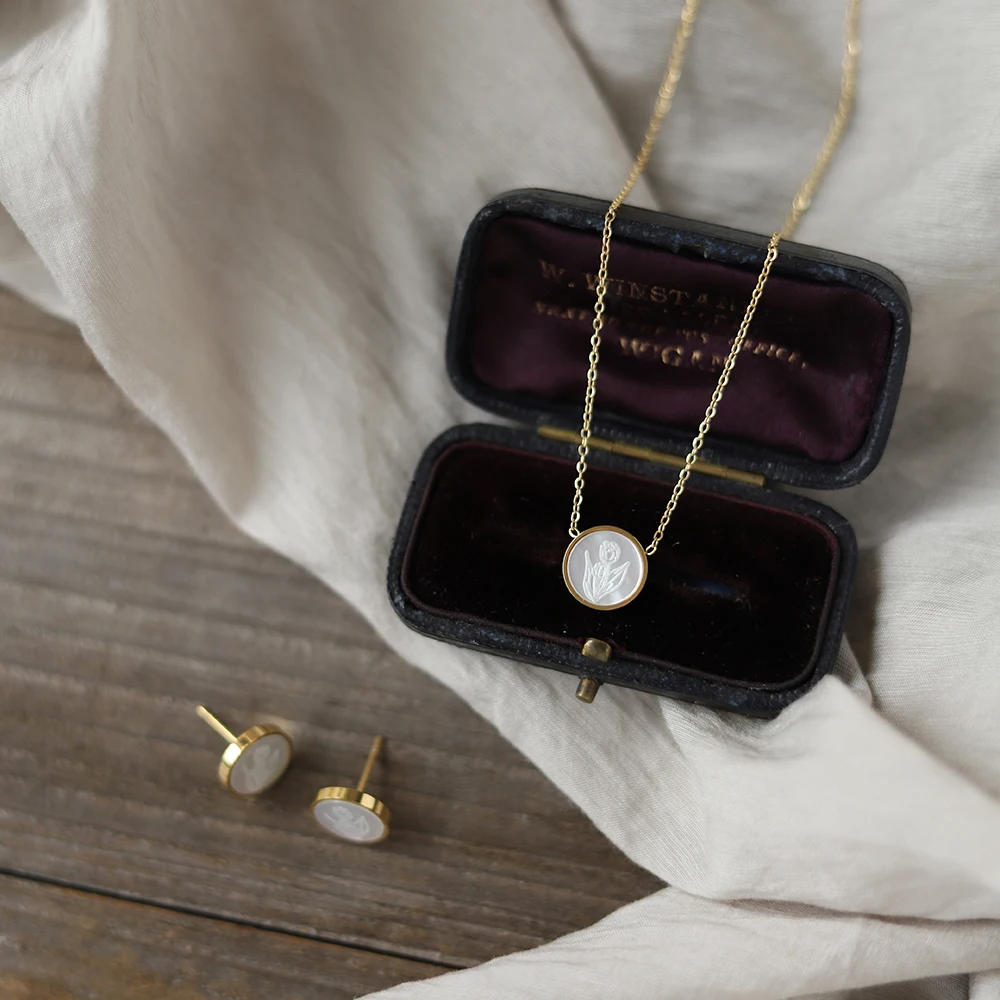 

Stainless Steel Shell Pendant Necklace Earrings Set High Quality Gold Plated Metal Romantic Jewelry Set for Women Gift