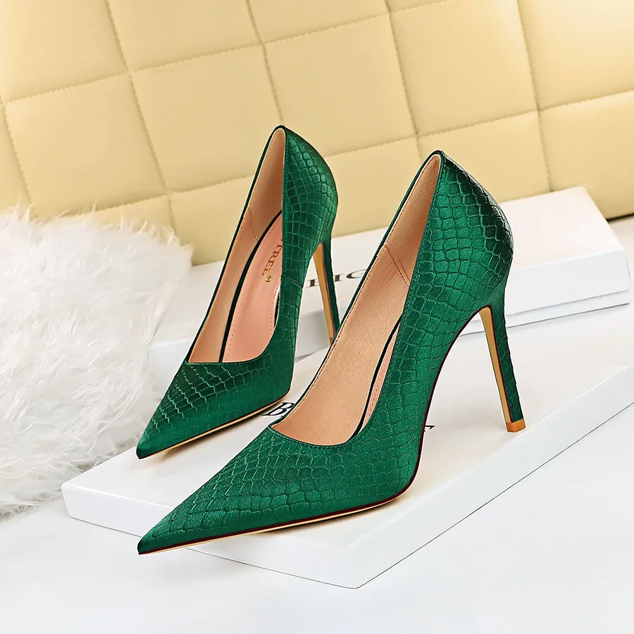 

2022 Elegant Women Green 10.5cm Fetish High Heels Silk Pumps Scarpins Stiletto Heels Female Plus Size Wedding Bridal Prom Shoes