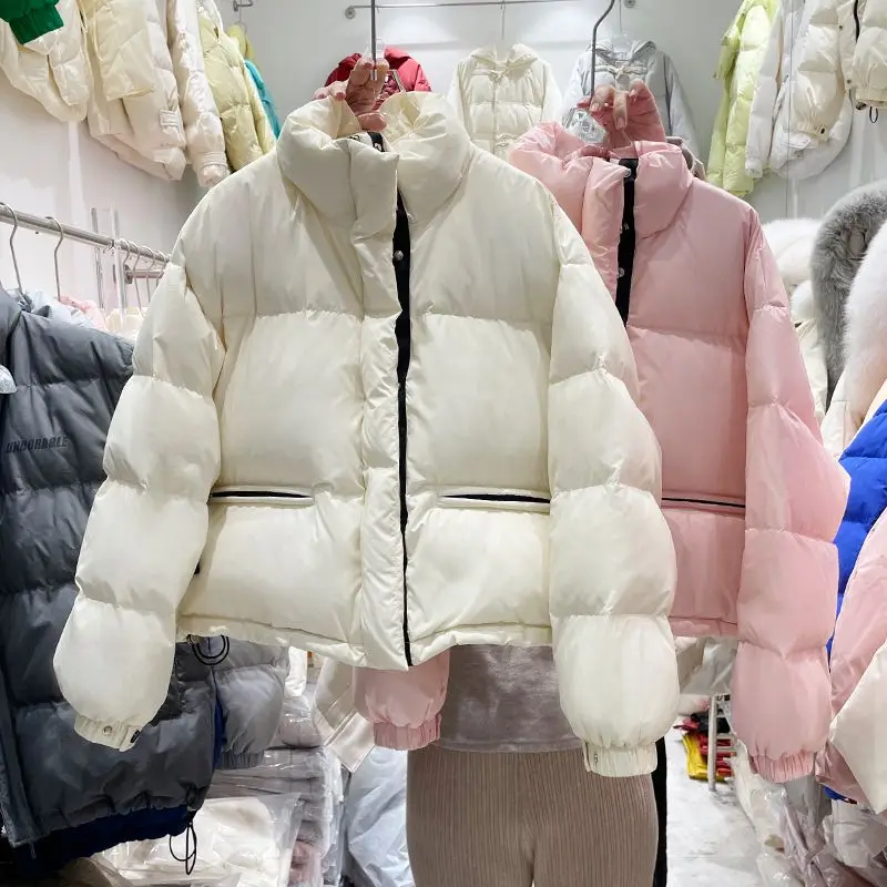 

2023 New Winter Women White Duck Down Coat Loose Thick Women's Short Coat Fashion Stand Collar Pockets Women's Down Jackets D21