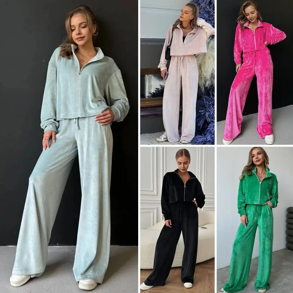 Женский бархатный костюм с брюками и воротником-стойкой