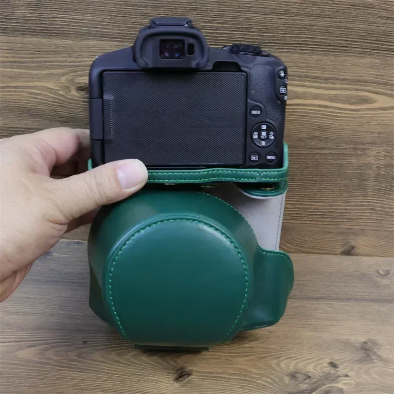 Для камеры Canon EOS R50 (объектив 18-45 мм) Защитный чехол из искусственной кожи с нижней