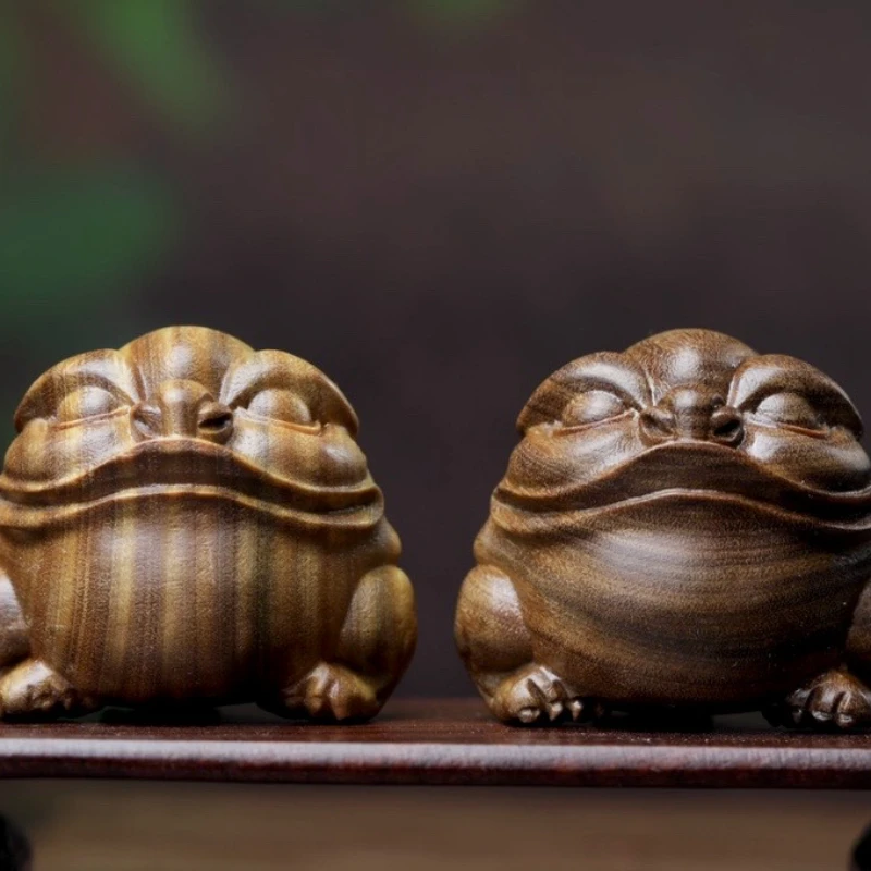 

Green wood carving fortune three foot golden toad decoration crafts living room desktop office decoration new store opening gift