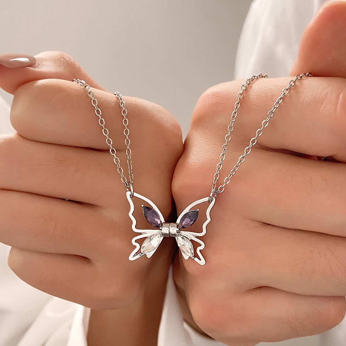

Best Friend Butterfly Necklace For Women Friendship Necklace Animal Card Clavicle Chain Pendant Mother Day Gift Designer Jewelry