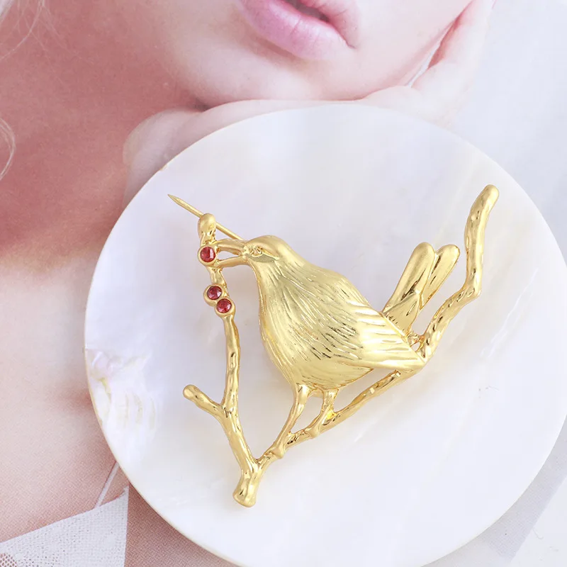 Europeu e Americano Ouro-banhado a Ouro Jóias Criativo Pássaro Dourado Bonito Magpie Temperamento Broche Corsage Acessórios