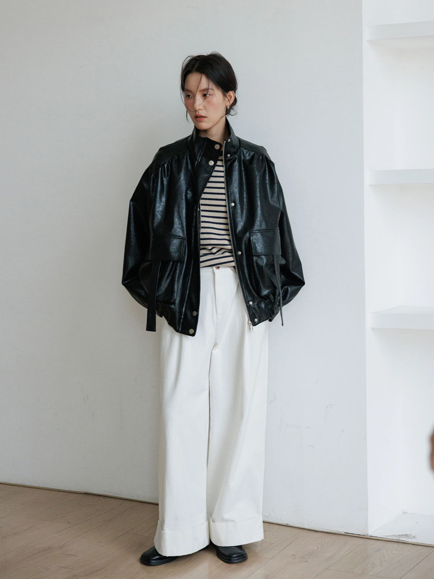 Дизайнерское свободное кожаное пальто верхняя одежда женская осень и зима 2024