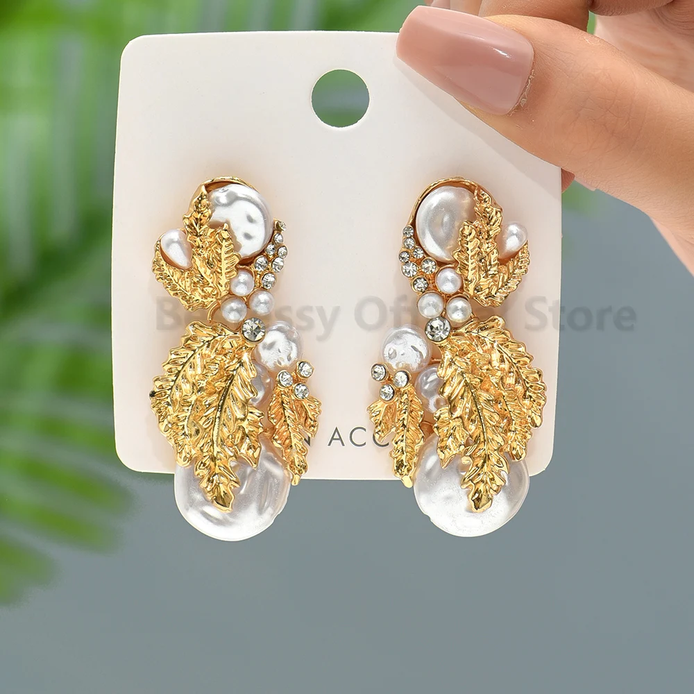 

Imitation Pearl Drop Dangle Earrings For Women Gold Color Metal Maple Leaf Luxury Vintage Piercing Pendientes Designer Jewelry