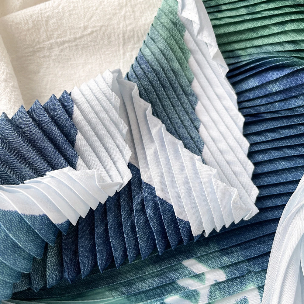 Top Quality Korean Imitation Silk Small Square Scarf For Ladies Chic Variety Neck Pleated Fashion Women Scarves