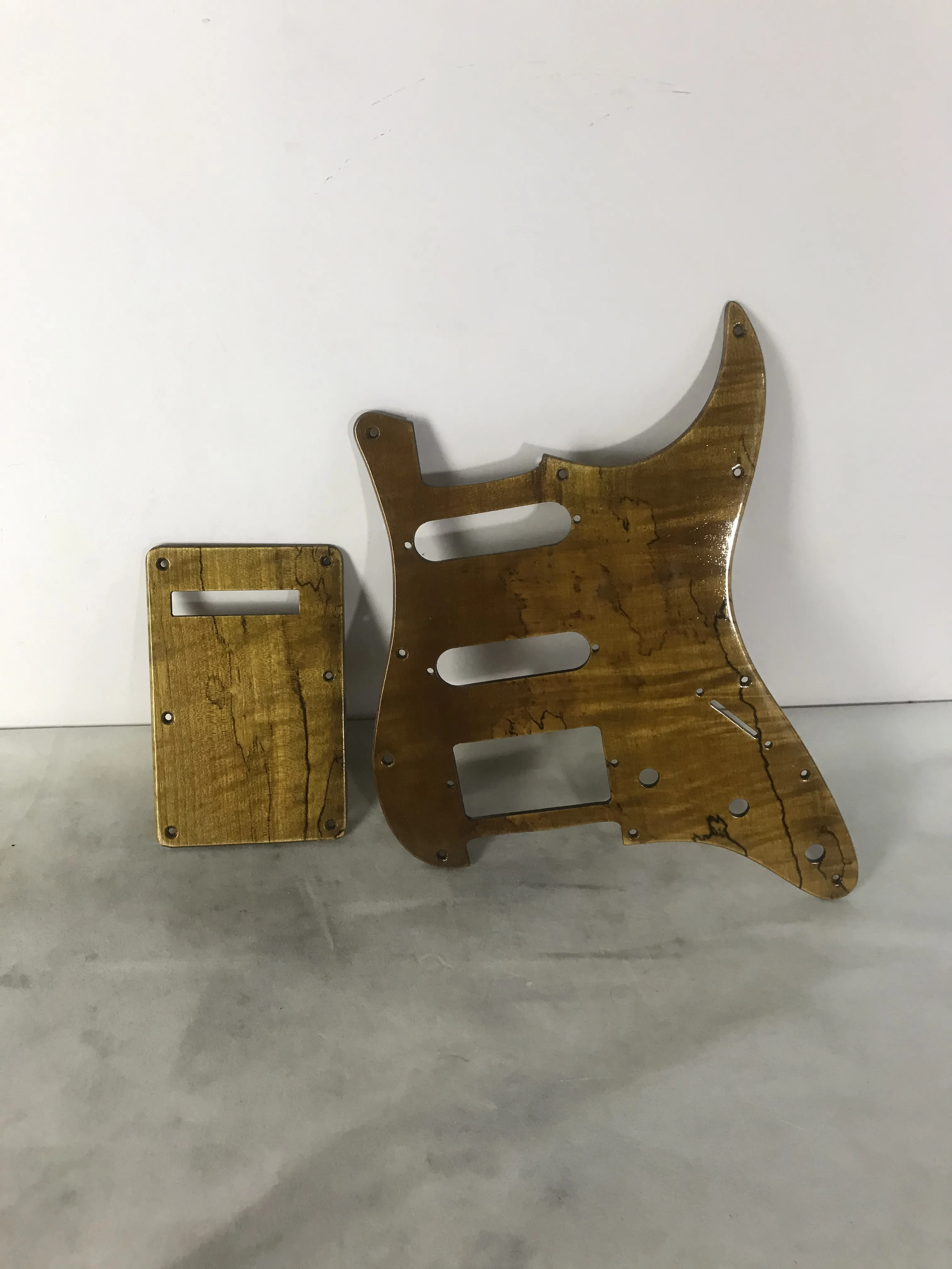 

1Pcs of Fender Style Flamed Maple Strat ST Electric Guitar Pickguard SSH HSH Nice Finished Essential Color Guitarra Pick Guard