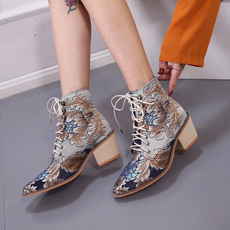 Retro Women's Martin Boots Embroidery Print Ankle Boots Pointed Toe Short Boots Fashion Frenulum Casual Shoes botas de mujer