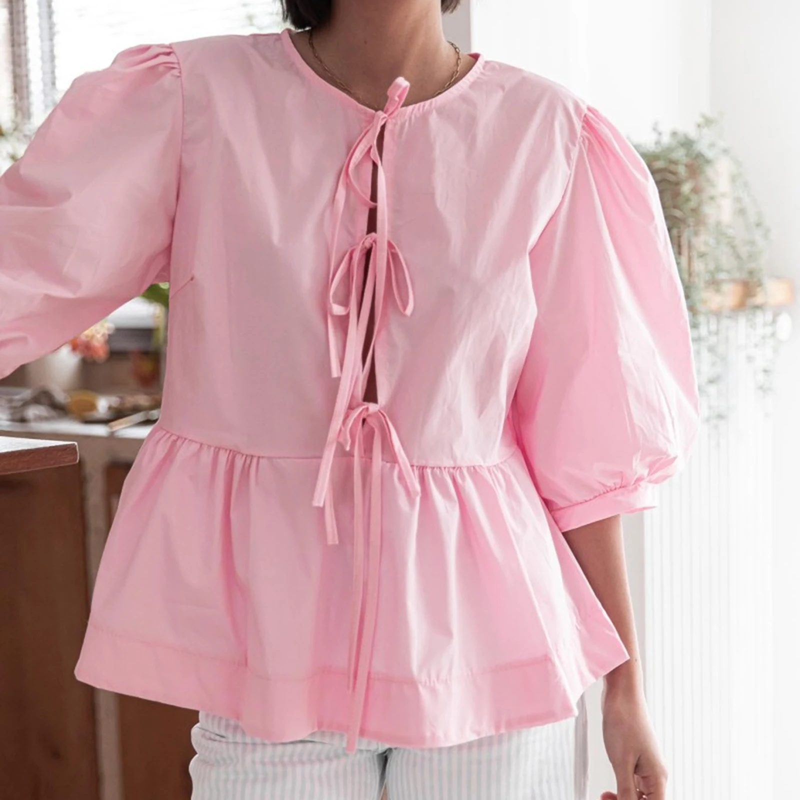 Женская блузка с коротким рукавом-фонариком круглым вырезом