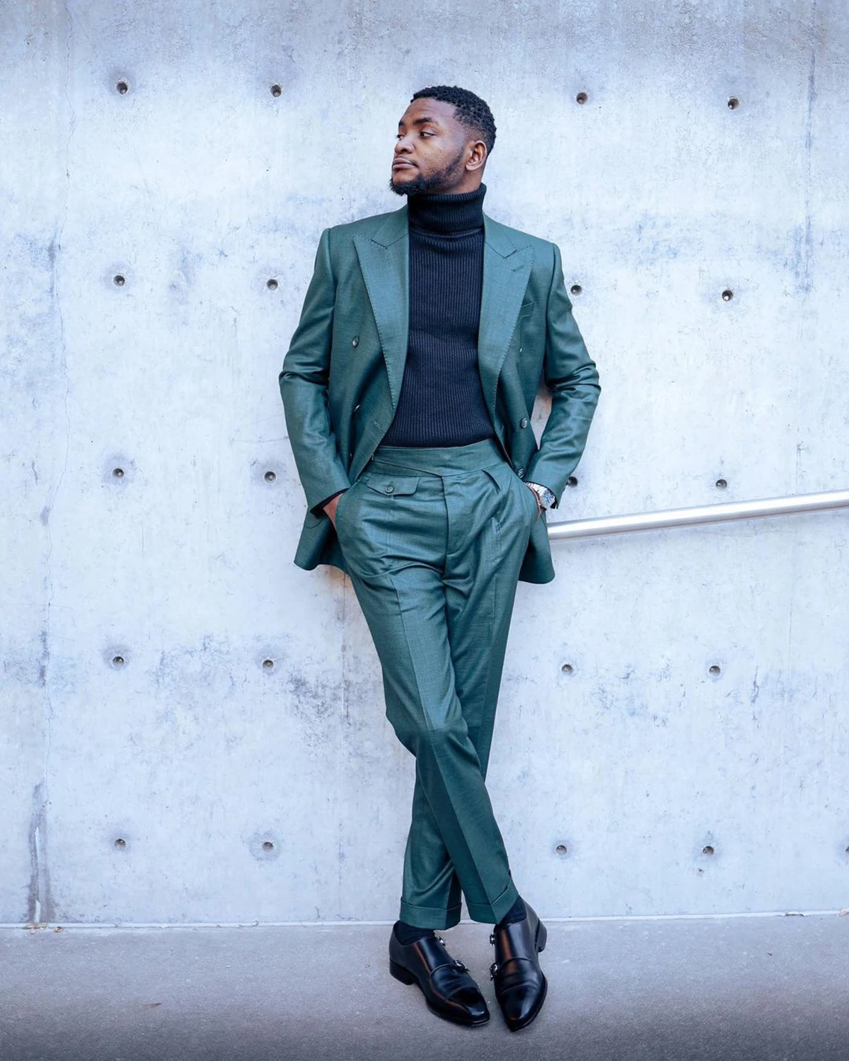 Рисунок 5 - Темно-зеленый мужской костюм из 2 предметов