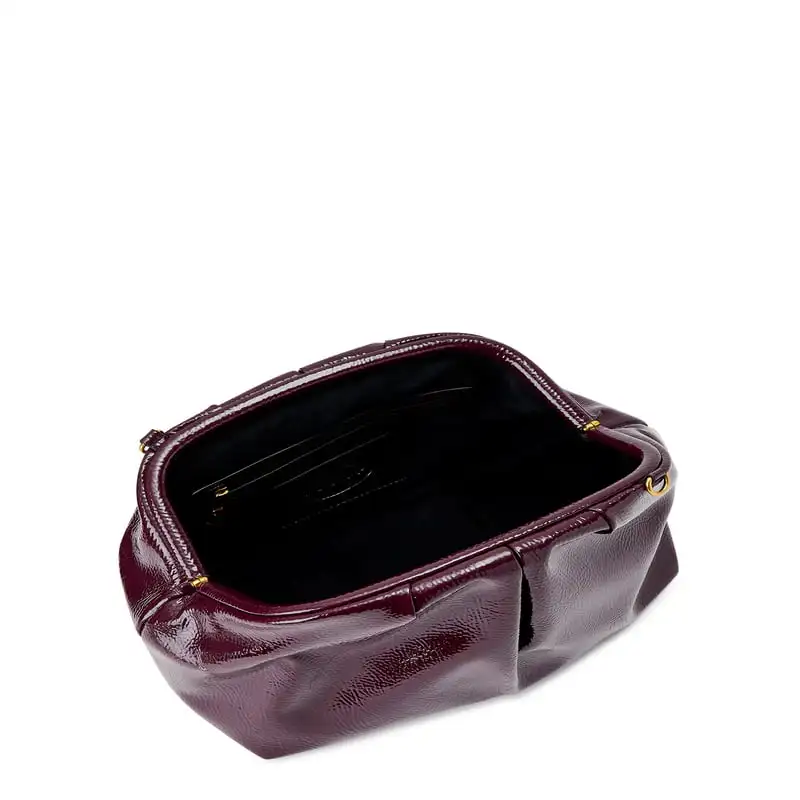 

Marvelous Women's Faux Patent Leather Crinkled Clutch Handbag with Chain Handle - Stylish and Timeless Accessory For Any Look.