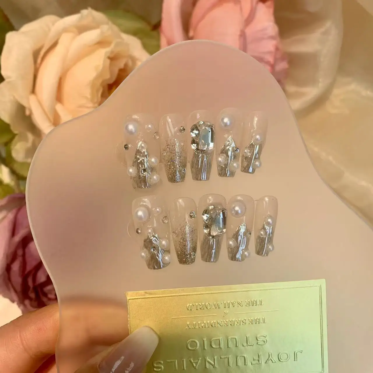 Зеркальные накладные ногти