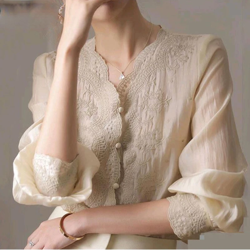 

2022 Vintage Embroidered Women Blouse Fashion Early Autumn V Neck Long Sleeve Tops Women Shirt Female Loose Sweet Lace Blouse