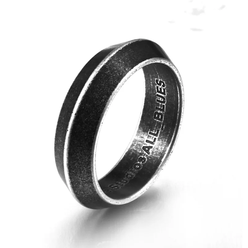 

Titanium Steel Jewelry Men's Simple Retro Triangle Stainless Steel Ring Suitable For Gifts