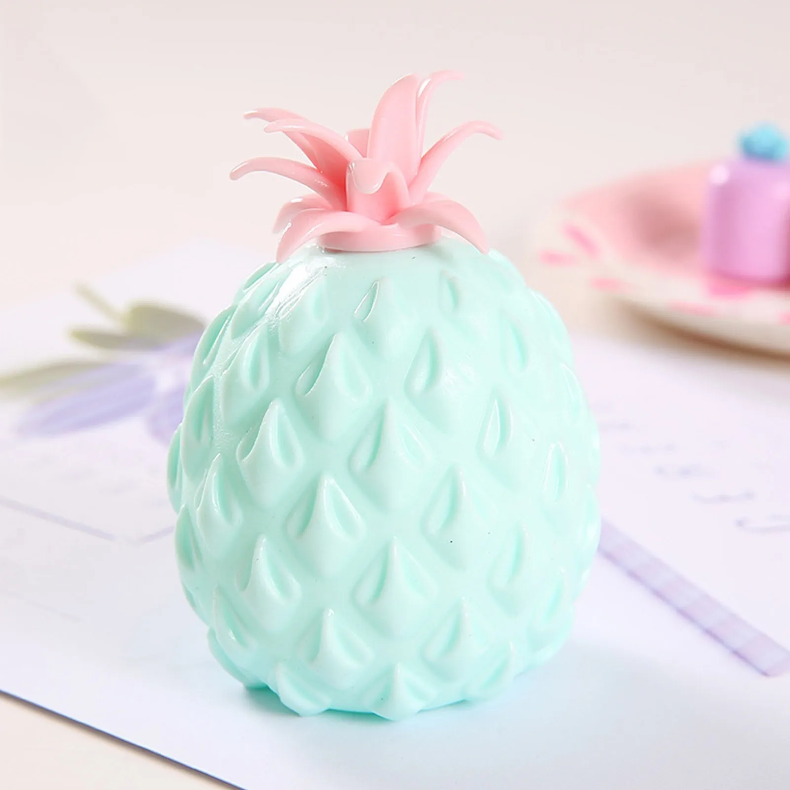 

Climb on Toy Novel Simulation Pineapple Decompression Toy Office Pressure Release Toy 50ml
