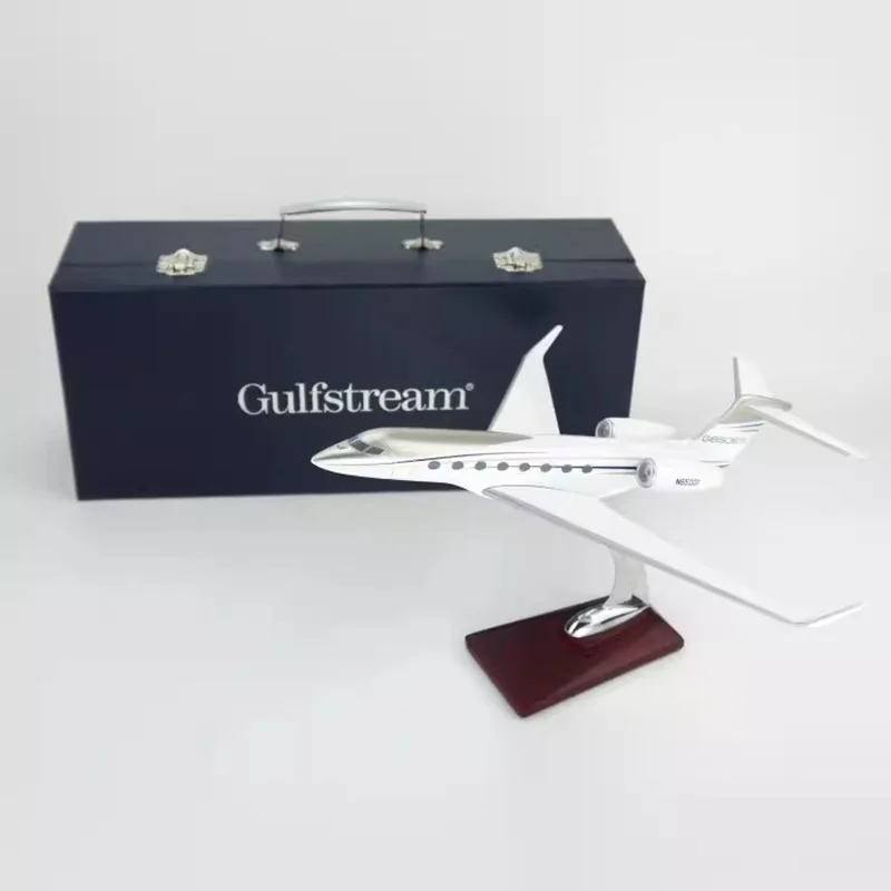 

Модель самолета Gulfstream G650 из смолы 1:100