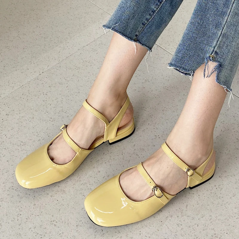Sandalias de tacón bajo con doble hebilla para mujer, zapatos de charol con punta cuadrada, color amarillo