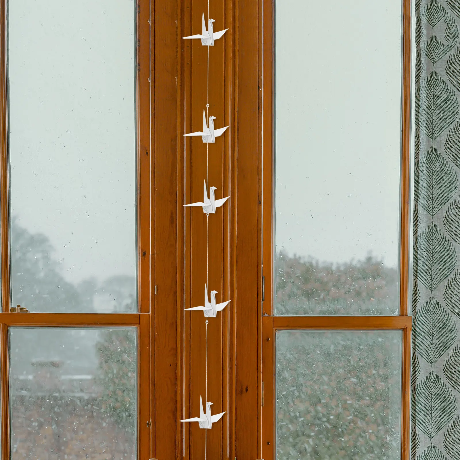 Фото Гирлянда из 10 оригами-журавликов, чисто белые предварительно сложенные бумажные птички-подвески для свадьбы, вечеринки, декора потолка в деревенском стиле №5