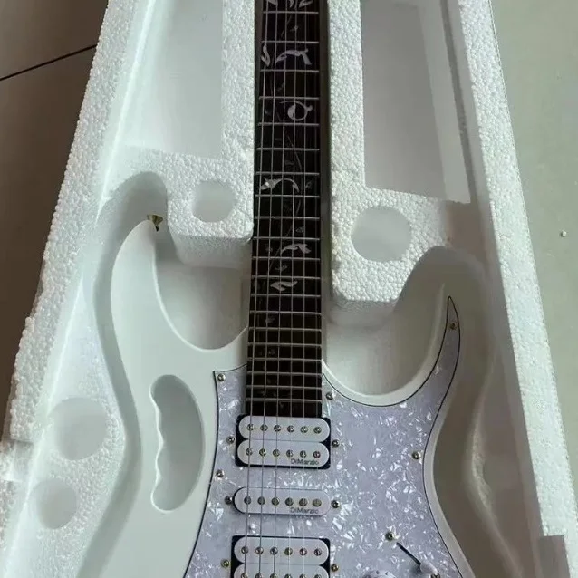 Electric guitar factory customized made of maple and peach wood lowest price free shipping in stock