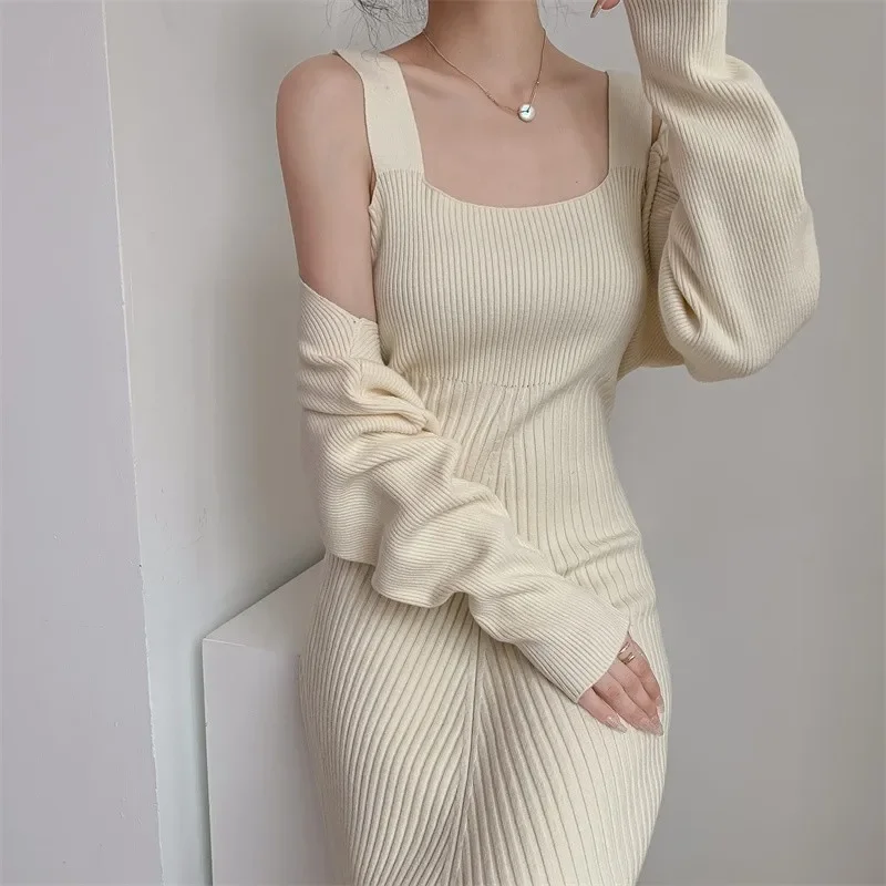 Женское трикотажное платье-майка средней длины облегающее платье без рукавов с