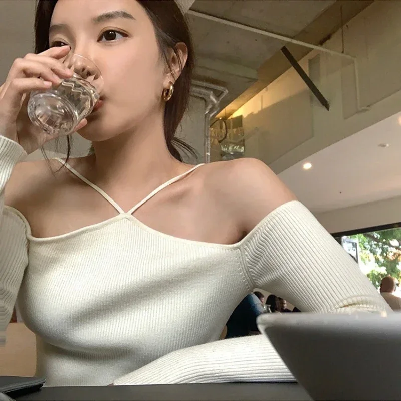 Damski krótki sweter seksowny Off ramię wąskie swetry z dzianiny długim rękawem Halter dzianinowy top Y2k modny koreański Streetwear