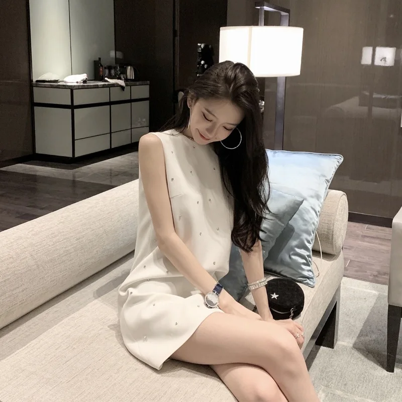 Женское летнее платье без рукавов простое приталенное платье-жилет со стразами