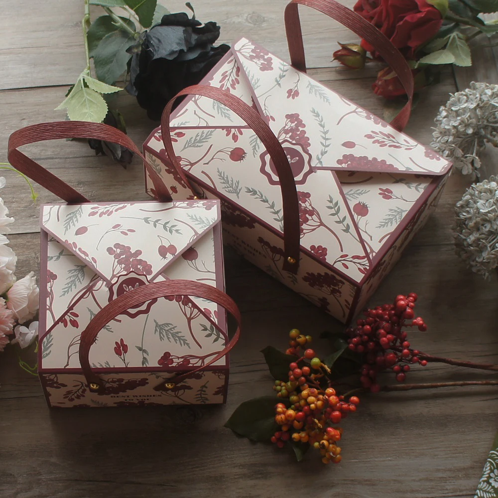 

2 Size 10pcs Red Christmas Berries Envelop Paper Box with Handle Candy Cookie Chocolate Macaroon Party Gift Packaging