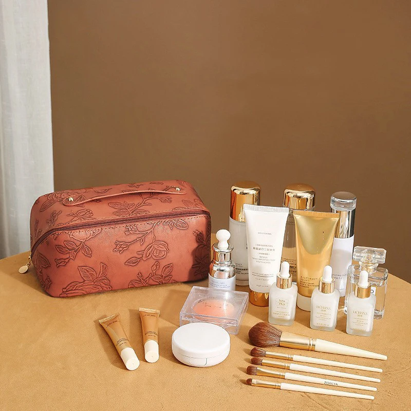 Женская косметичка-тоут с цветочным принтом