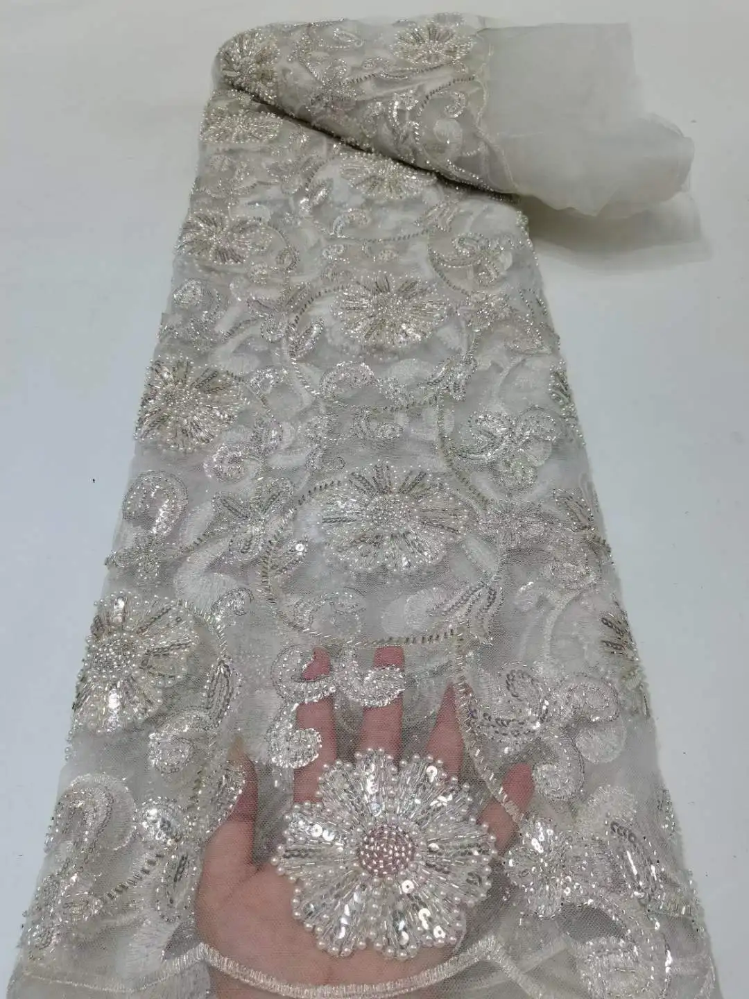 

Latest African Mesh Lace Fabric Embroidery Lace Sequins And Beads French Tulle Lace Fabric For Nigerian Wedding Party Sew tc-390