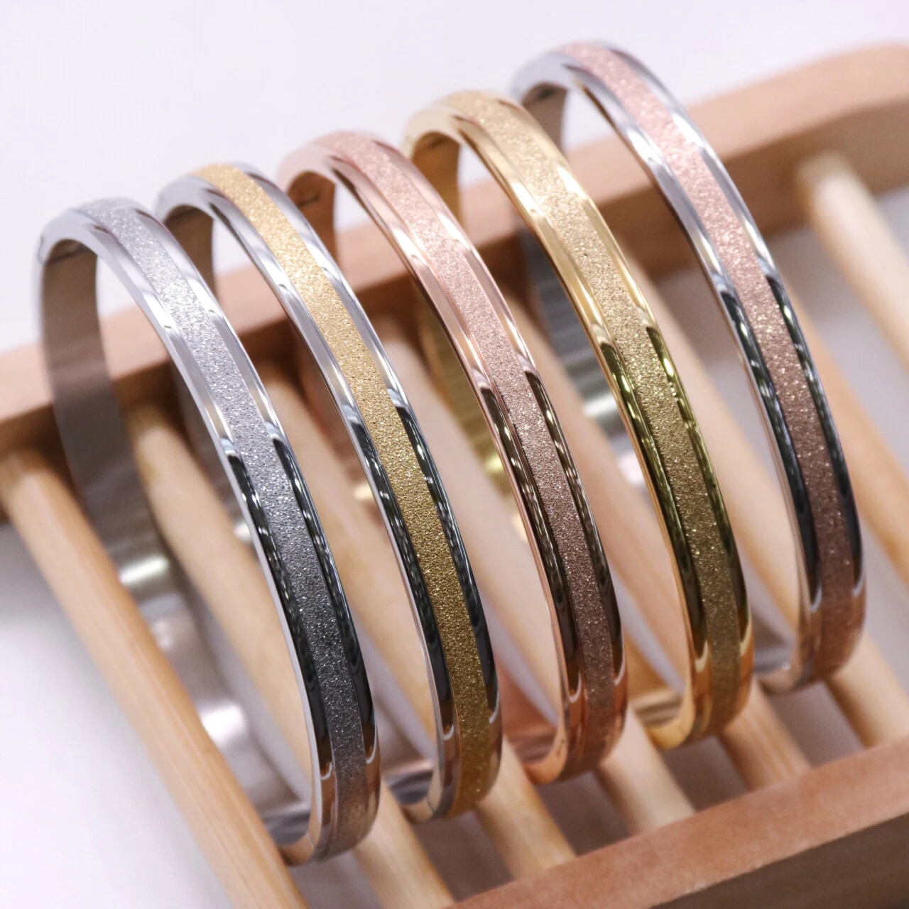 

Luxury Frosted Shiny Stainless Steel Women's bracelet multi-color bracelet