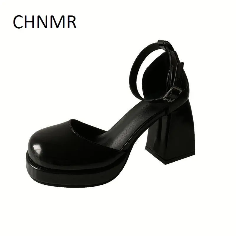

Korean Patent Leather Black Round Toe Retro High Heeled Women's One Line Buckle Single Shoe Japanese Baotou Mary Jane Cowhide