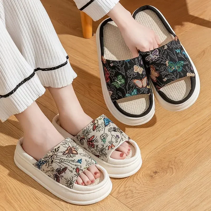 Женские шлепанцы и искусственная обувь плоские новинка но дешево рекламная