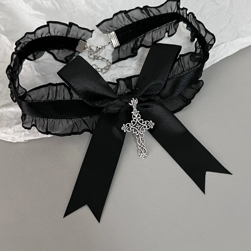 Кружевное ожерелье с рюшами