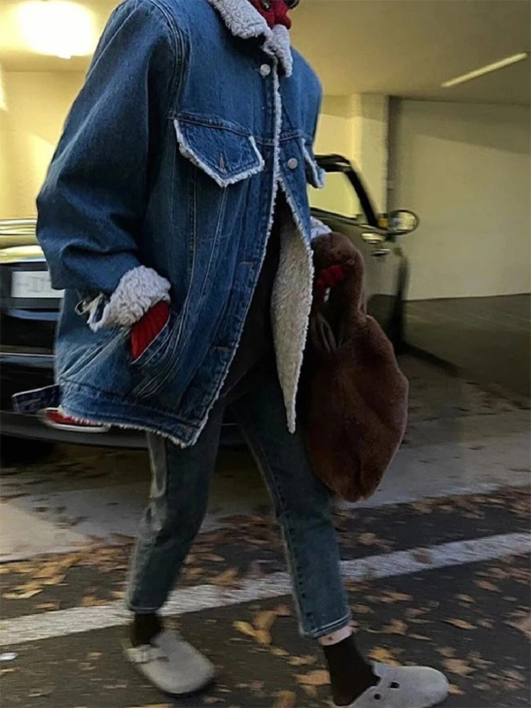 Синее толстое плюшевое джинсовое пальто с ягненком женское осенне-зимнее