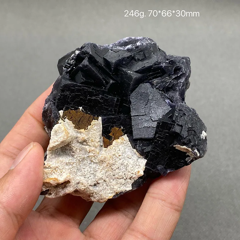 100% натуральный пакистанский флюорит черной розы (флуоресцентный эффект Красного