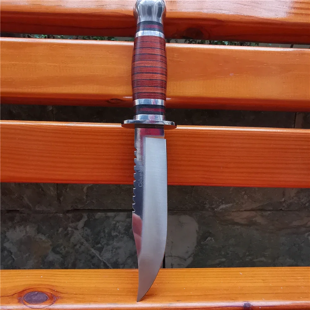 Тактический нож с фиксированным лезвием