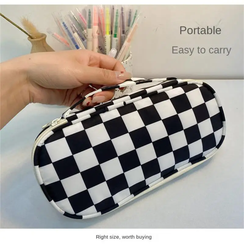 Сумка для карандашей женская простой подарок студентов шахматная доска