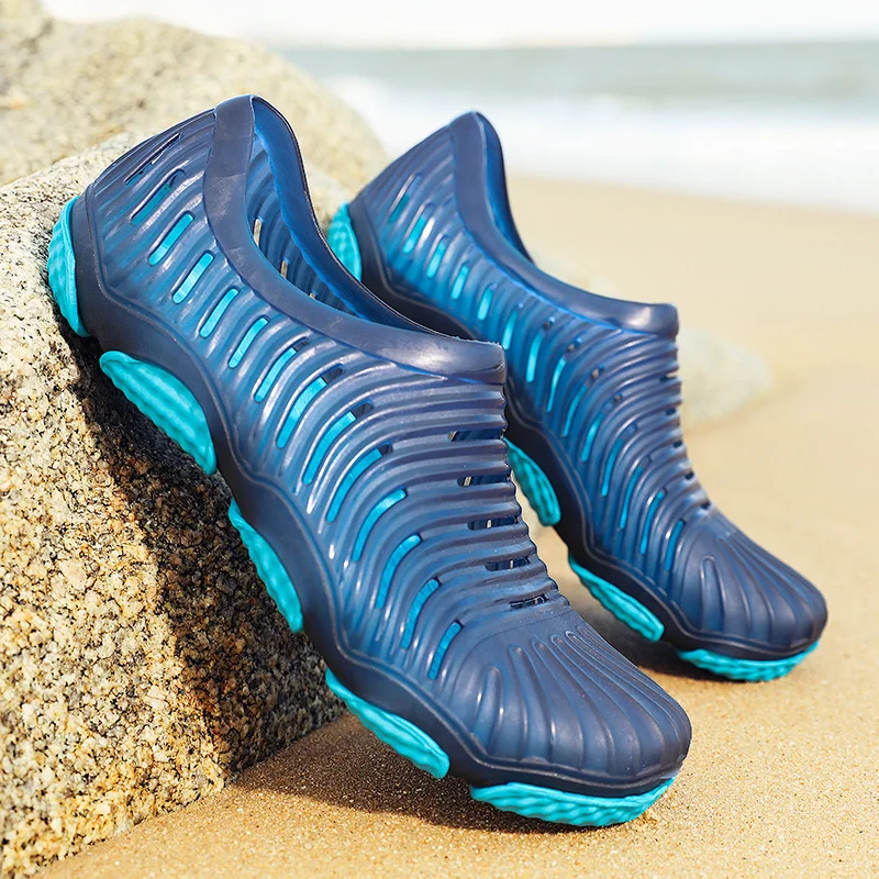 

Summer Light Beach Shoes Men Couple Home Shoes Kids Slip on Clogs Shoes Ladies Outdoor Slippers Men Comfort Women Sandals