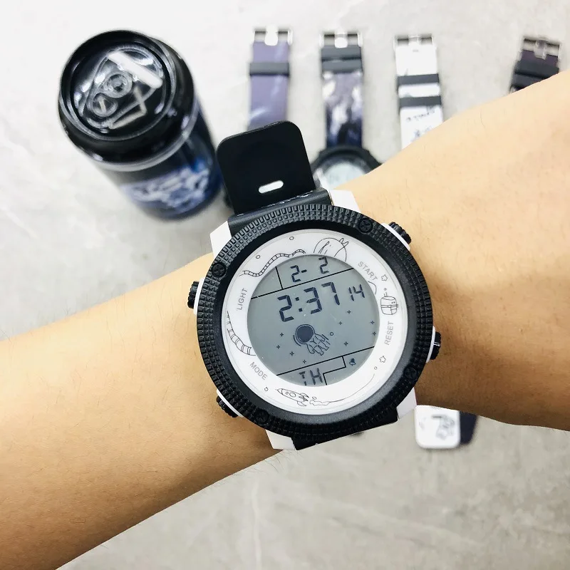 Спортивные водонепроницаемые электронные часы для детей младшей и средней школы