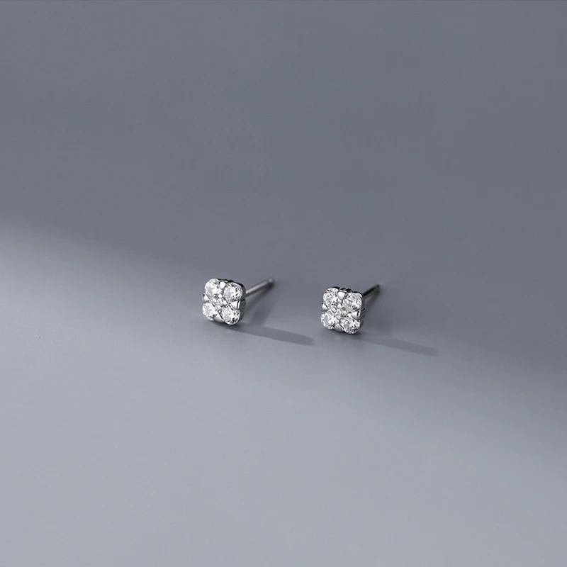 

Женские серьги-гвоздики из серебра 925 пробы, с квадратным фианитом