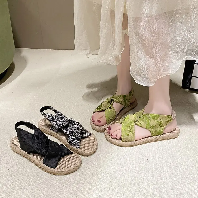 Босоножки через плечо с ремешками низкие шлепанцы из искусственной кожи