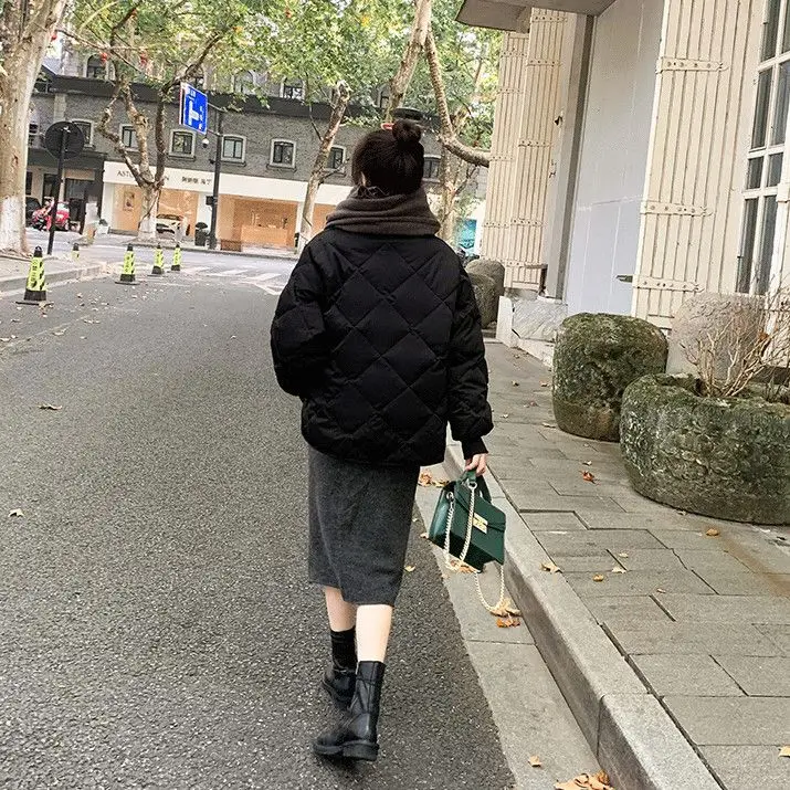 2023 New Women White Duck Down Jacket Autumn Winter Female Round Collar Down Coat Warm Coats Buttons Ladies Pockets Tops M01