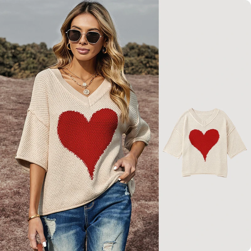 

Женский трикотажный свитер с коротким рукавом, с принтом сердечек